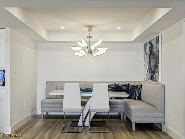 3951 Gulf Shore Blvd N Unit 1005, Naples, FL 34103 - dining area featuring a tray ceiling, a chandelier, baseboards, wood finished floors, and recessed lighting
