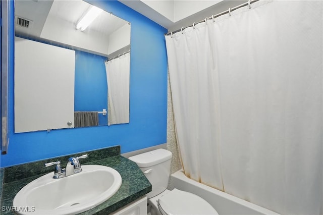 12471 Mcgregor Blvd Unit 26, Fort Myers, FL 33919 - full bathroom featuring toilet, vanity, and shower / bath combination with curtain