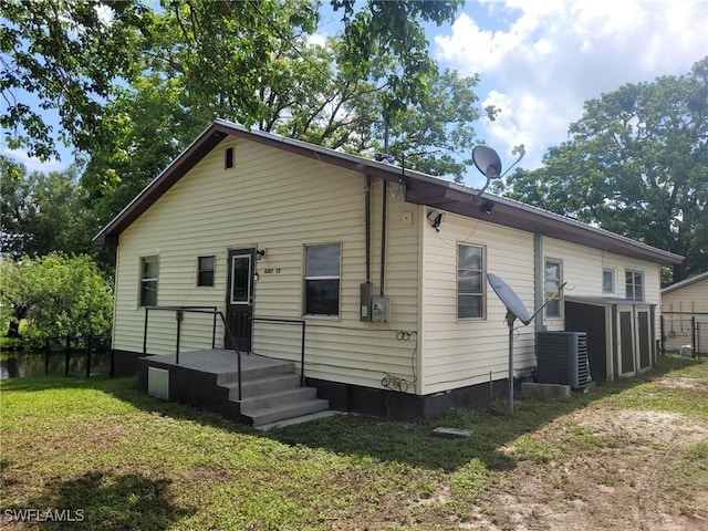 1104 Gulf St, Moore Haven, FL 33471 - back of property with central AC