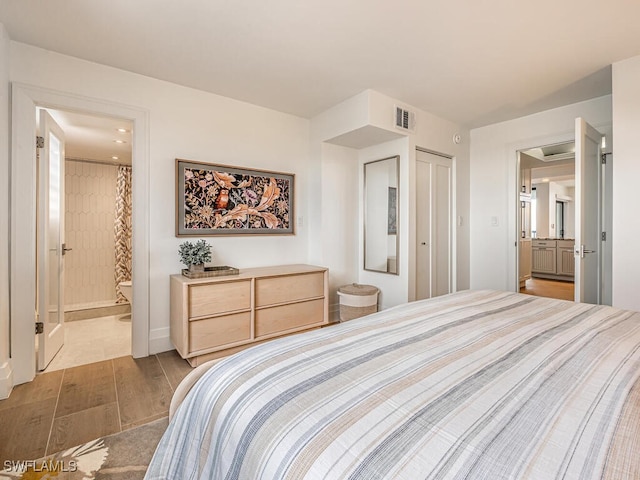 9375 Gulf Shore Dr Unit 601, Naples, FL 34108 - bedroom featuring light wood-style flooring, ensuite bath, and a closet
