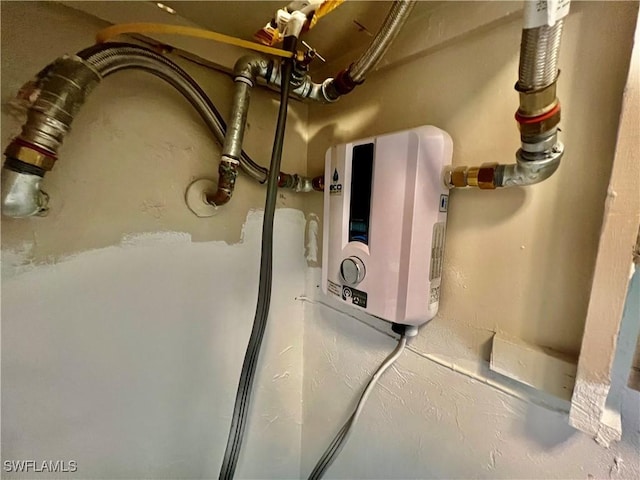 118 Alcala Ave, Lehigh Acres, FL 33936 - detailed view of water heater