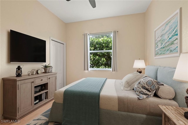 1435 Vintage Ln, Naples, FL 34104 - bedroom featuring light wood-type flooring, a ceiling fan, and a closet