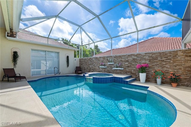 1435 Vintage Ln, Naples, FL 34104 - view of swimming pool featuring a patio area, a pool with connected hot tub, and a lanai