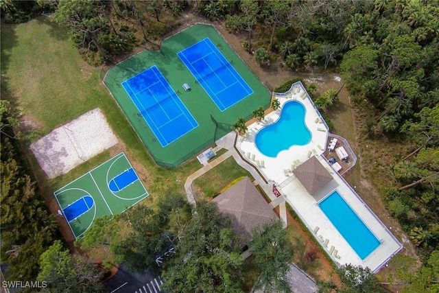 1435 Vintage Ln, Naples, FL 34104 - bird's eye view of a pool area