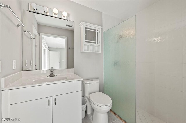 1435 Vintage Ln, Naples, FL 34104 - full bath with tiled shower and vanity
