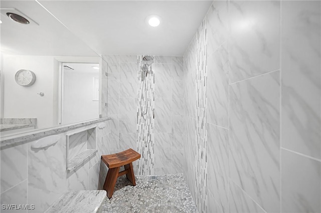 2 Pirates Ln Unit 24B, Punta Gorda, FL 33955 - bathroom featuring a tile shower and recessed lighting