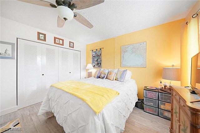 2 Pirates Ln Unit 24B, Punta Gorda, FL 33955 - bedroom featuring a closet, wood finished floors, and ceiling fan