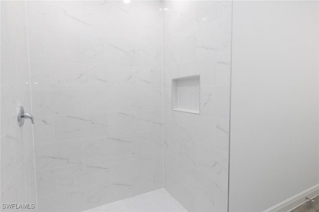 8048 Sherwood Cir, Labelle, FL 33935 - full bathroom with a tile shower
