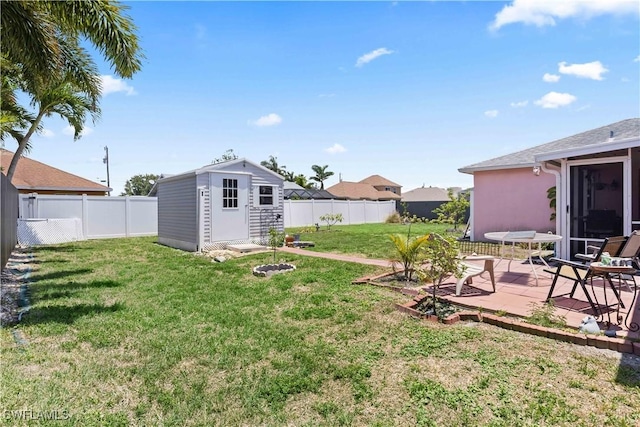 923 SW 4th Pl, Cape Coral, FL 33991 - view of yard with a patio