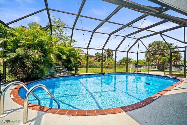 2001 Bahama Ave, Fort Myers, FL 33905 - swimming pool with glass enclosure and a patio area