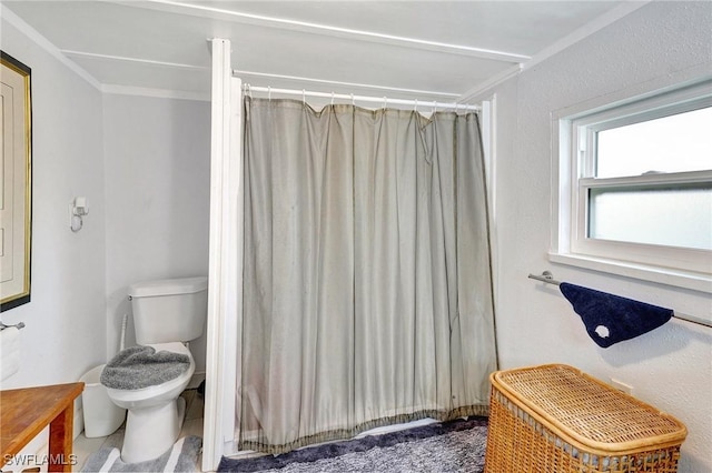 2153 Twin Brooks Rd, North Fort Myers, FL 33917 - bathroom featuring toilet, a shower with curtain, and ornamental molding