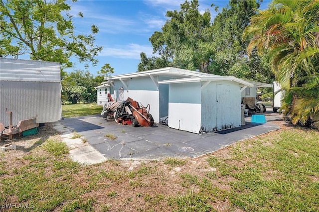 2153 Twin Brooks Rd, North Fort Myers, FL 33917 - view of garage