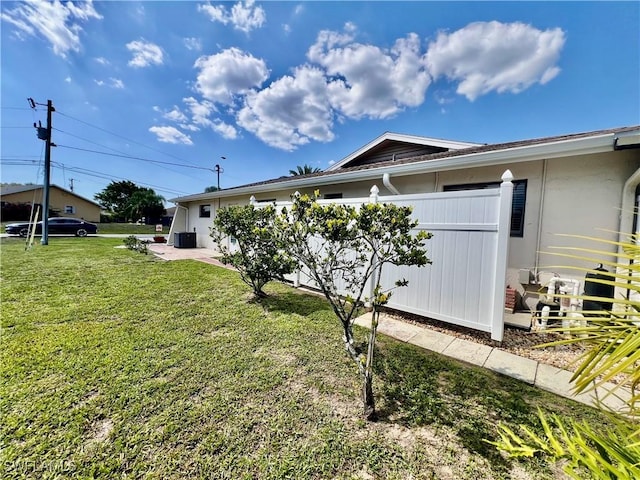 40 Ortona St, Lehigh Acres, FL 33936 - view of grassy yard