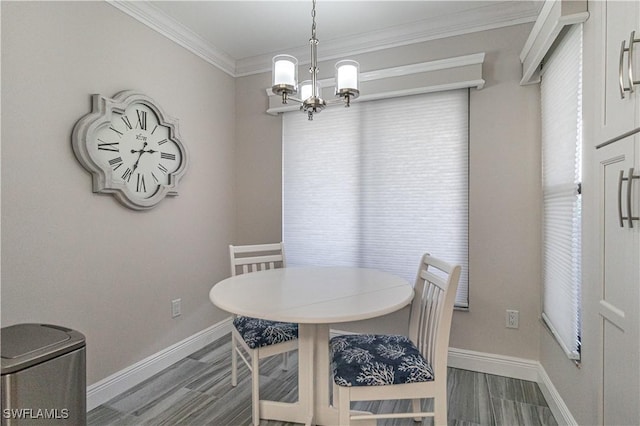 7430 Lake Breeze Dr Unit 403, Fort Myers, FL 33907 - dining room featuring a chandelier, wood finished floors, crown molding, and baseboards