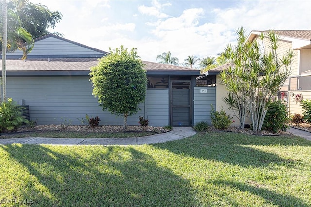 13391 Broadhurst Loop, Fort Myers, FL 33919 - view of front facade with a front yard and roof with shingles