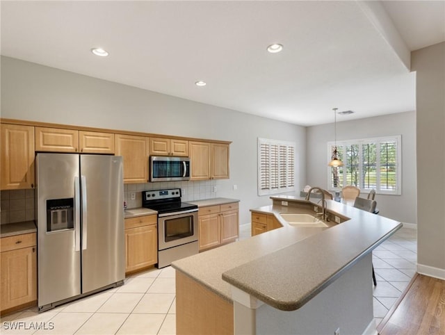 10230 Cobble Hill Rd, Bonita Springs, FL 34135 - kitchen featuring appliances with stainless steel finishes, a sink, backsplash, a spacious island, and recessed lighting