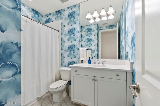 4083 Aspen Chase Dr, Naples, FL 34119 - full bath featuring toilet, wallpapered walls, vanity, and a shower with shower curtain