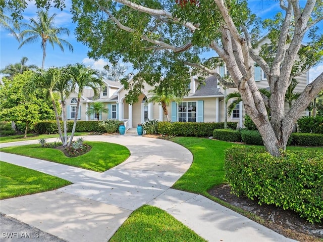 687 9th Ave S, Naples, FL 34102 - view of front facade featuring curved driveway and a front yard