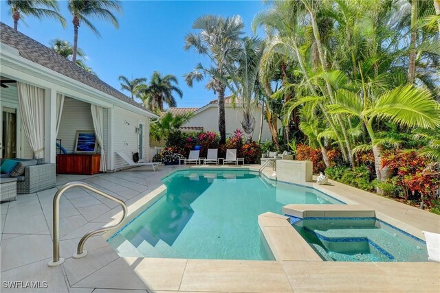 687 9th Ave S, Naples, FL 34102 - outdoor pool with an in-ground hot tub and a patio area