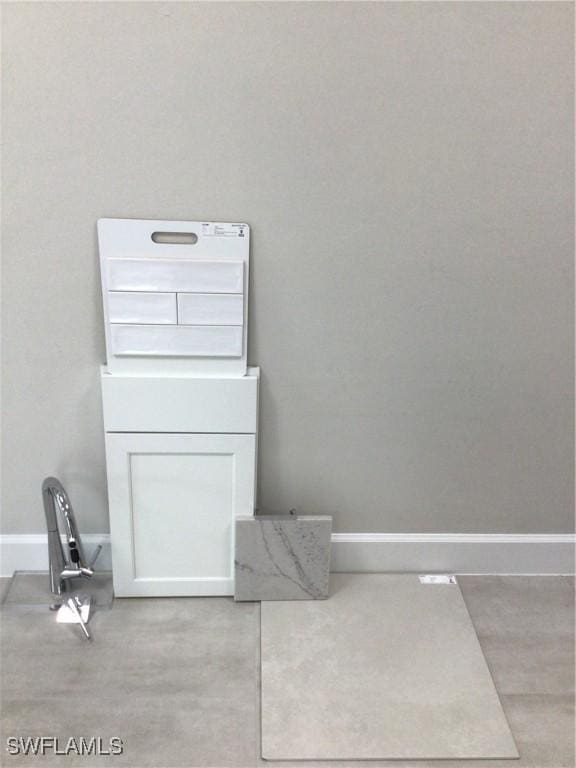 7049 Chapel Creek Ln, North Fort Myers, FL 33917 - detailed view of baseboards