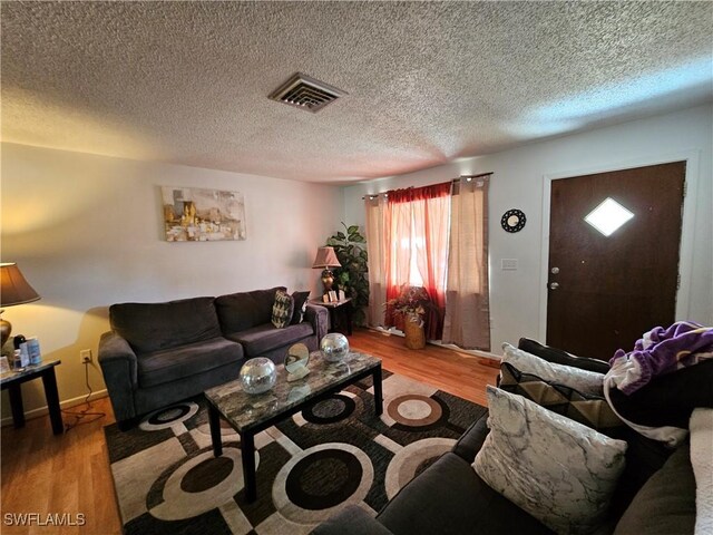 1112 Evanston St, Sebring, FL 33870 - living area featuring wood finished floors, baseboards, and a textured ceiling