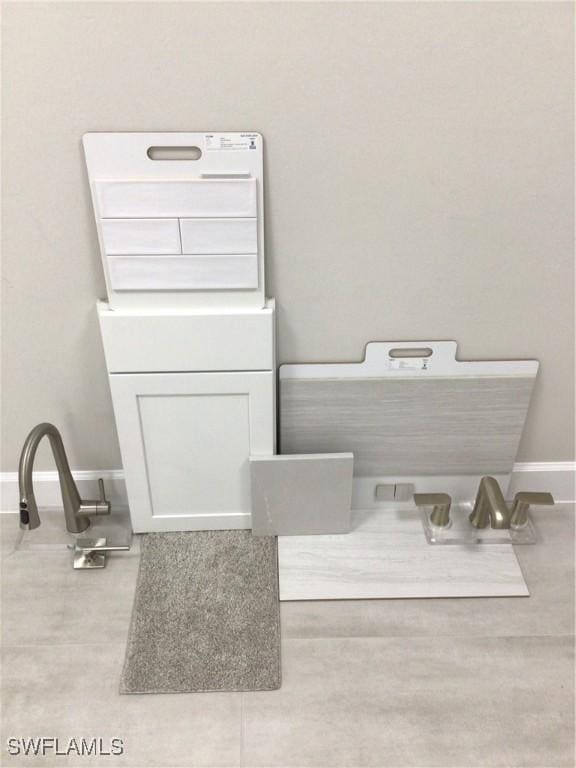 7608 Paradise Tree Dr, North Fort Myers, FL 33917 - detailed view of baseboards