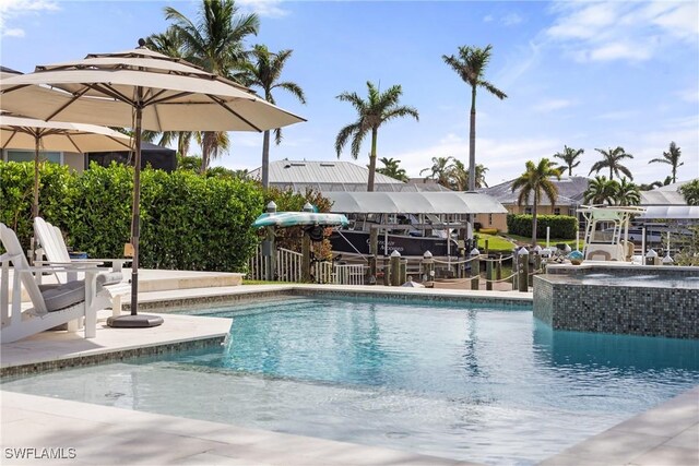 1020 SW 56th St, Cape Coral, FL 33914 - outdoor pool featuring an in-ground hot tub