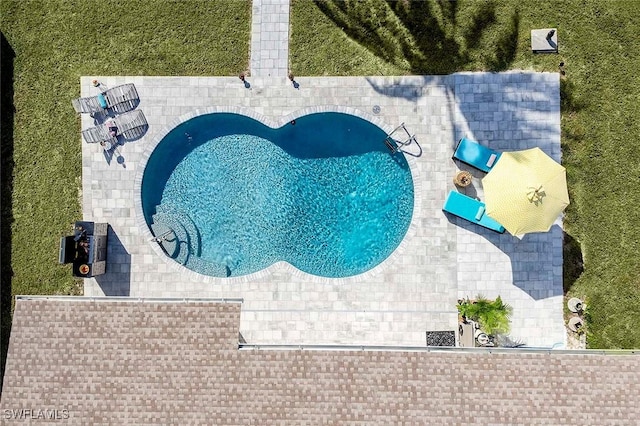 1432 Wellington Ct, Cape Coral, FL 33904 - aerial view of a pool area