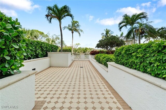 325 Dunes Blvd Unit T2, Naples, FL 34110 - photo 3