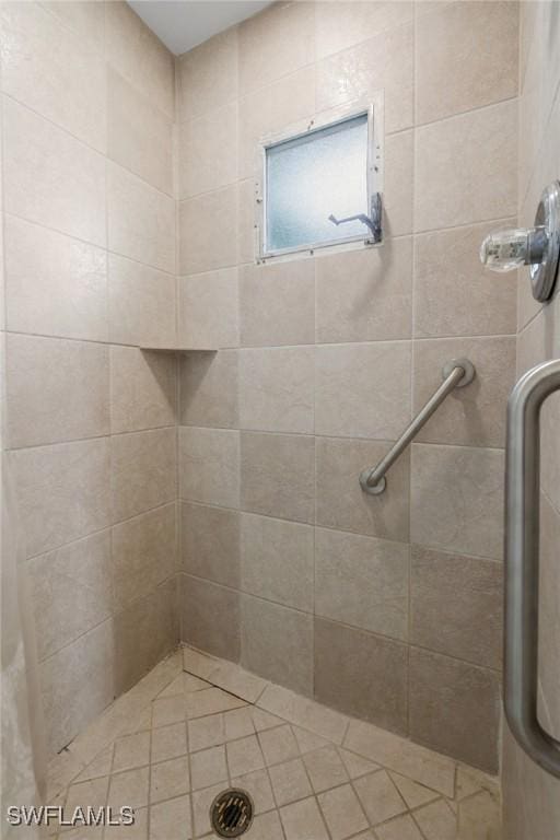 4969 Vincennes St, Cape Coral, FL 33904 - full bath featuring tiled shower and tile patterned flooring