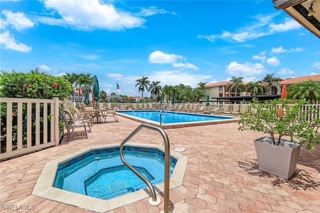 7340 Coventry Ct Unit 827, Naples, FL 34104 - community pool with a community hot tub and a patio area