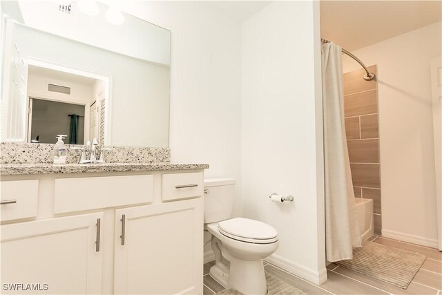 43000 Greenway Blvd Unit 114, Punta Gorda, FL 33982 - full bathroom featuring vanity, toilet, shower / tub combo, and baseboards