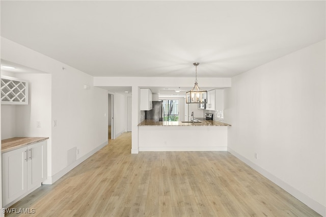 16320 Kelly Cove Dr Unit 270, Fort Myers, FL 33908 - unfurnished living room with a sink, light wood-style floors, and baseboards