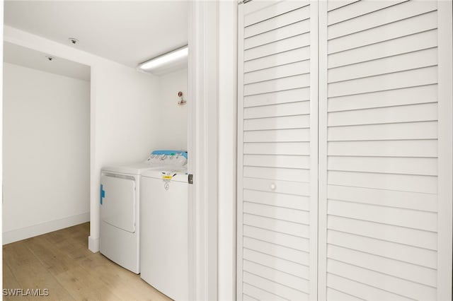 16320 Kelly Cove Dr Unit 270, Fort Myers, FL 33908 - laundry room featuring washing machine and dryer, light wood-style floors, and baseboards