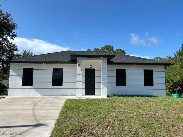 2815 4th St SW, Lehigh Acres, FL 33976 - view of front of property featuring a front lawn and roof with shingles