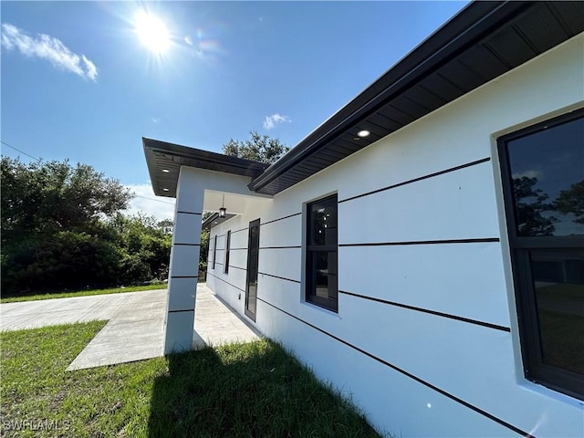 2815 4th St SW, Lehigh Acres, FL 33976 - view of side of property featuring a lawn