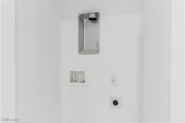 452/454 Loretta Ave S, Lehigh Acres, FL 33974 - laundry area with electric dryer hookup and hookup for a washing machine