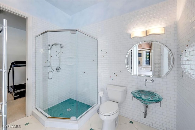 1658 Mcilvaine Ct, Marco Island, FL 34145 - full bath featuring tile patterned flooring, toilet, a stall shower, and tile walls
