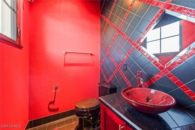 1547 Caxambas Ct, Marco Island, FL 34145 - half bath with toilet and vanity