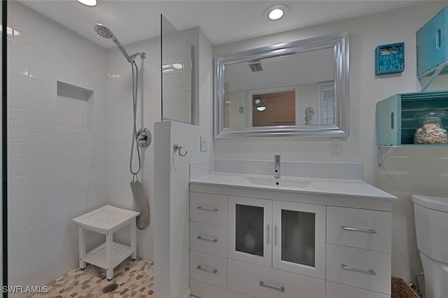 7400 College Pkwy Unit 61B, Fort Myers, FL 33907 - bathroom with tiled shower, vanity, toilet, and recessed lighting