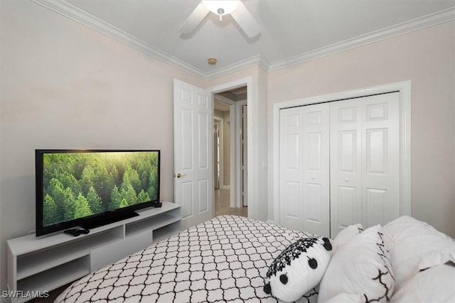 8375 Whisper Trace Ln Unit M203, Naples, FL 34114 - bedroom featuring crown molding, a closet, and ceiling fan