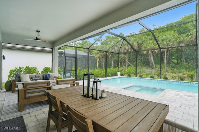 10415 Ventana Ln, Naples, FL 34120 - outdoor pool featuring a patio area, outdoor lounge area, an in-ground hot tub, a lanai, and ceiling fan