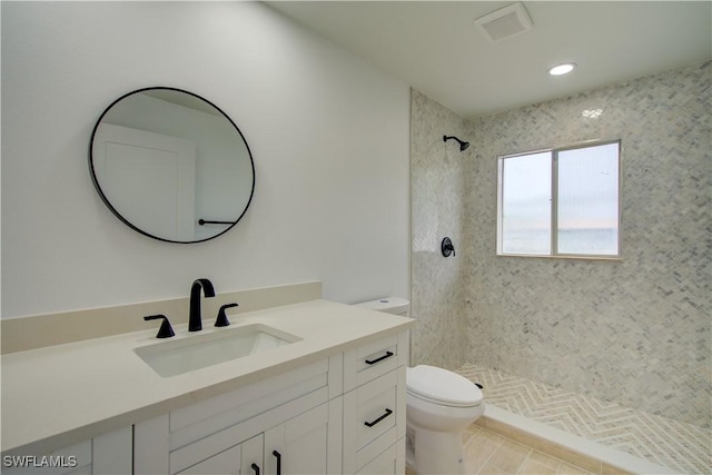 32 Fairview Blvd, Fort Myers Beach, FL 33931 - bathroom with toilet, a tile shower, vanity, and recessed lighting