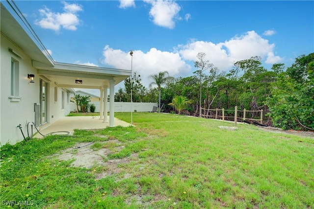 32 Fairview Blvd, Fort Myers Beach, FL 33931 - view of yard featuring a patio