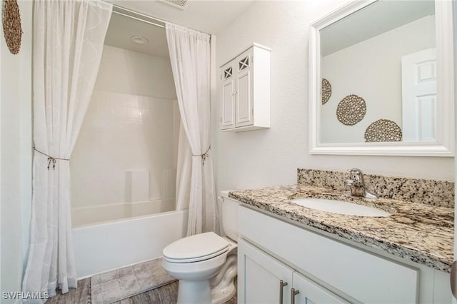6009 S Moss Cir, Labelle, FL 33935 - full bath with vanity, shower / bath combo, and toilet