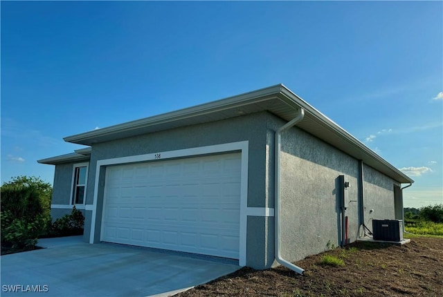 538 David Cir, Labelle, FL 33935 - garage with central air condition unit and driveway