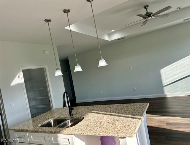 538 David Cir, Labelle, FL 33935 - kitchen featuring a sink, dark wood-style flooring, white cabinetry, baseboards, and a ceiling fan