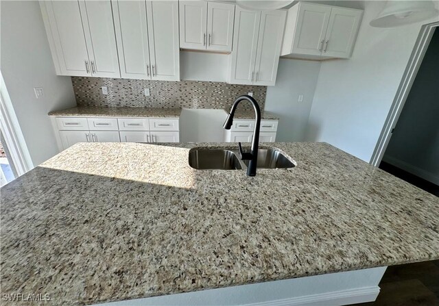 538 David Cir, Labelle, FL 33935 - kitchen with a sink, a kitchen island with sink, and white cabinets