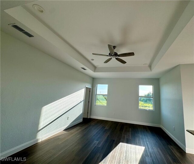 538 David Cir, Labelle, FL 33935 - spare room featuring a raised ceiling, healthy amount of natural light, dark wood-style floors, and ceiling fan
