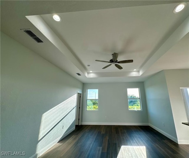538 David Cir, Labelle, FL 33935 - spare room with a raised ceiling, recessed lighting, dark wood-type flooring, baseboards, and a ceiling fan